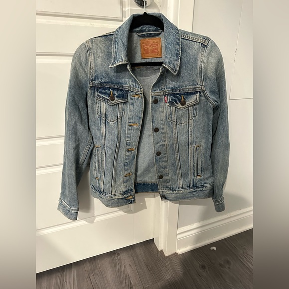 Levi’s denim jacket! - Picture 1 of 1